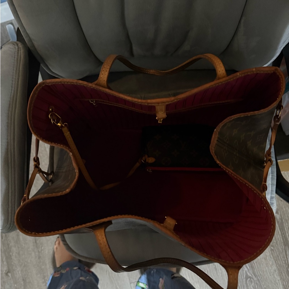 Louis Vuitton Classic Monogram Tote - Picture 5 of 11